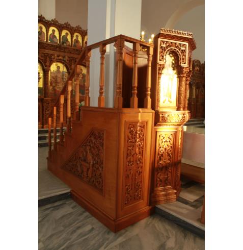 FLOOR PULPITS IN  CLASSIC CARVING